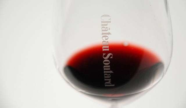 <strong>特集｜ボルドーから英国海峡へ！　探検船で“ラグジュアリーな冒険”を満喫</strong>　現在、シャトー・カデ・ピオラは、同じくサンテミリオンの名シャトー、シャトー・スータールに吸収されている。そのため、今回は両シャトーのワインのテイスティングという贅沢な体験ができた