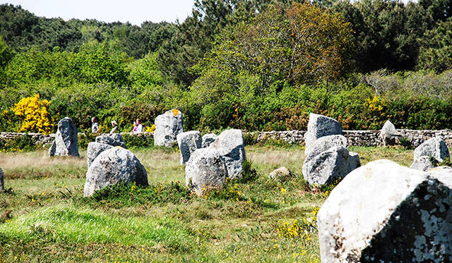 <strong>特集｜ボルドーから英国海峡へ！　探検船で“ラグジュアリーな冒険”を満喫</strong>　周囲は遊歩道が整備され、歩いて回ることも。所要1時間ほど。現場から出土された遺物を展示した博物館もある  