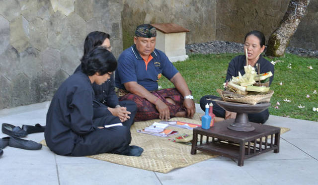 <strong>Amanresorts｜アマンリゾーツ</strong>　「アマヌサ（Amanusa）」　スタッフが歌の練習をしているのに出くわした