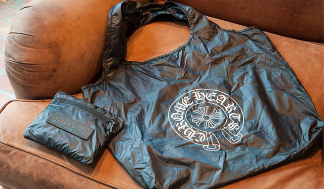 <strong>CHROME HEARTS｜クロムハーツ</strong>　パッカブルタイプのナイロンバッグ 4万9350円（予定価格）