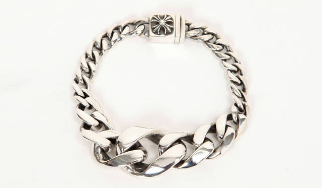 <strong>CHROME HEARTS｜クロムハーツ</strong>　テーパードブレスレット24万4650円（予定価格/シルバー）