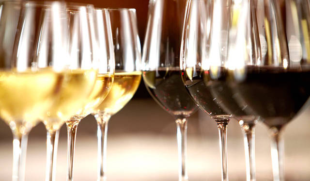 第3弾「ジャパニーズワイン エクスカーション」では、山梨・勝沼醸造金川ワイナリーを訪れ、自然のなかでのバーベキューとワインとのマリアージュを体験するプログラムを用意