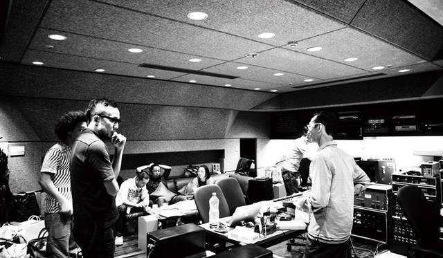 レコーディング風景　Photograph by Mari Amita