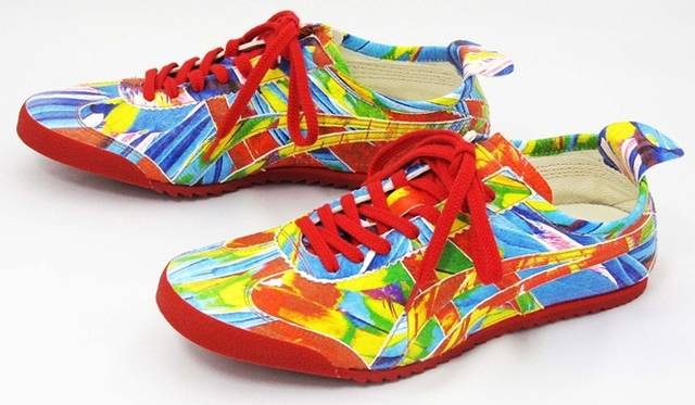 <strong>Onitsuka Tiger｜オニツカタイガーと山本寛斎氏のコラボシューズ</strong>　2万4000円（税抜き）