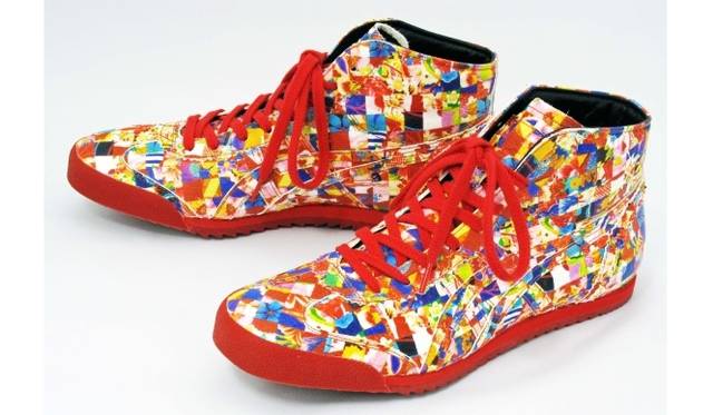 <strong>Onitsuka Tiger｜オニツカタイガーと山本寛斎氏のコラボシューズ</strong>　2万6000円（税抜き）