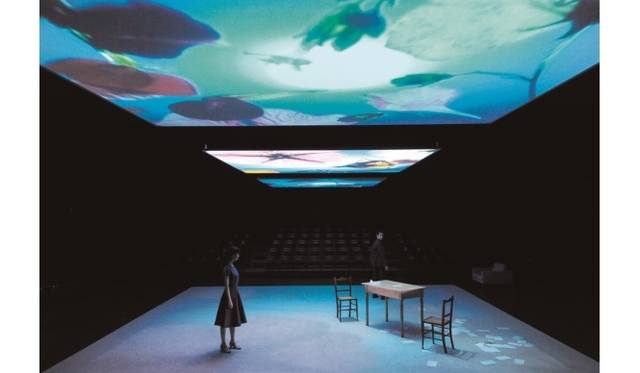 <strong>ART｜東京都写真美術館『高谷史郎 明るい部屋』展</strong>　高谷史郎 パフォーマンス《明るい部屋》 2012年 撮影：福永一夫 [参考図版]