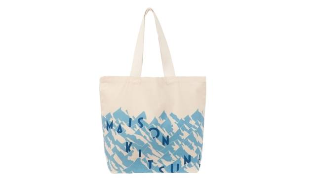 <strong>MAISON KITSUNÉ｜メゾン キツネからホリデーコレクションが登場</strong>　トートバッグ　4410円