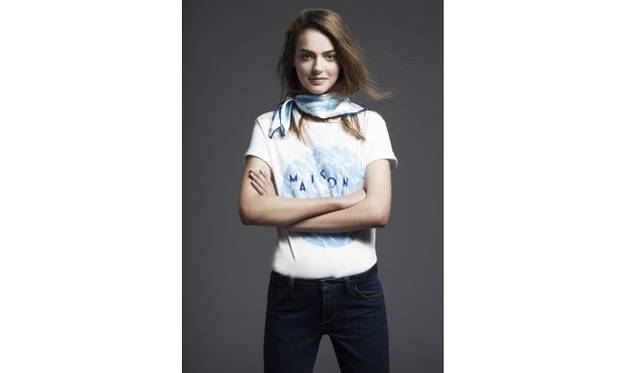 <strong>MAISON KITSUNÉ｜メゾン キツネからホリデーコレクションが登場</strong>　シルクスカーフ　1万8900円