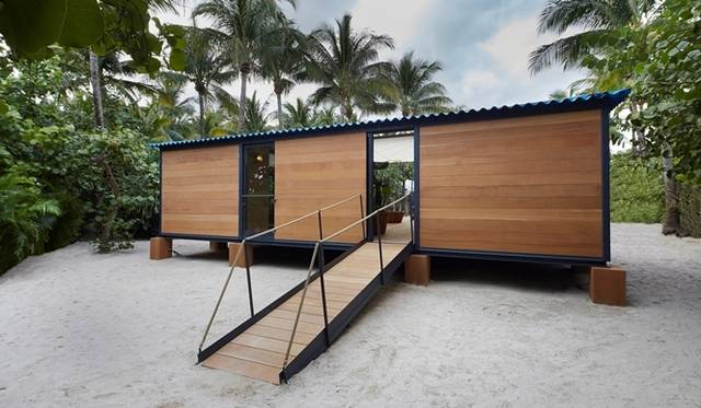 <strong>LOUIS VUITTON｜シャルロット・ぺリアンの最高傑作『限りなく水に近い家』を再現</strong>　©LOUIS VUITTON