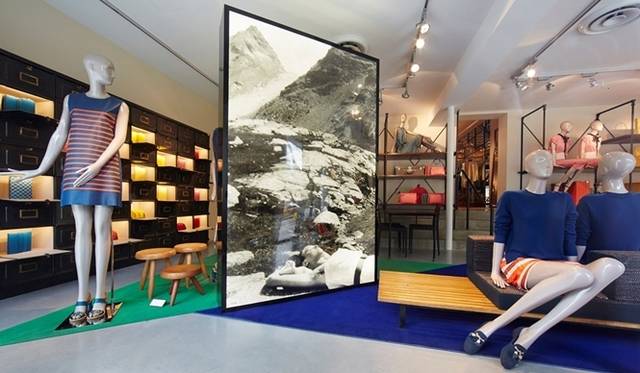 <strong>LOUIS VUITTON｜シャルロット・ぺリアンの最高傑作『限りなく水に近い家』を再現</strong>　ペリアンのポップアップ ストア　©LOUIS VUITTON