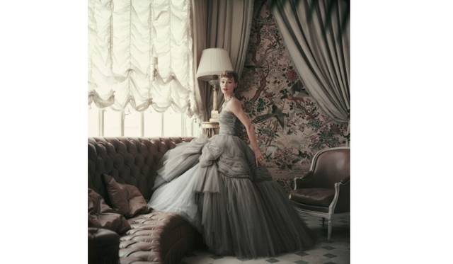 <strong>DIOR｜写真集『ディオール グラマー マーク・ショウ』</strong>　1953年作 イブニングドレス1953年秋冬オートクチュールコレクション