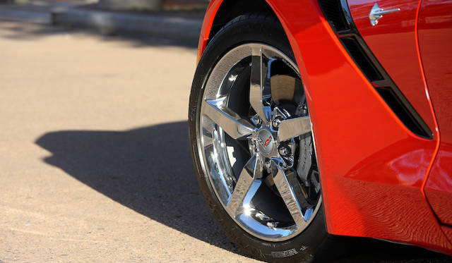 クーペのフロントタイヤは245/40R18