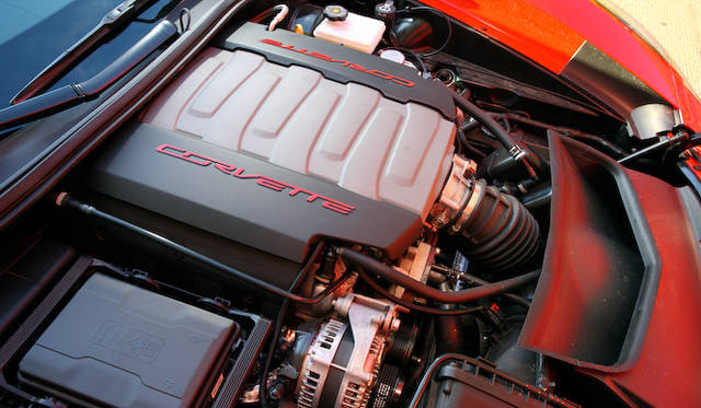 6.2リッター V型8気筒 直噴OHVは、クーペで最高出力460ps、最大トルク624Nmをほこる。Z51になると、それぞれ466ps／630Nmに向上する