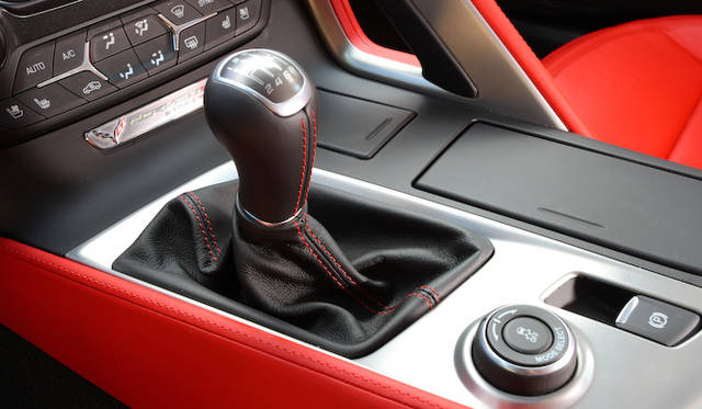 7段MTも、クーペ、Z51両方に設定される