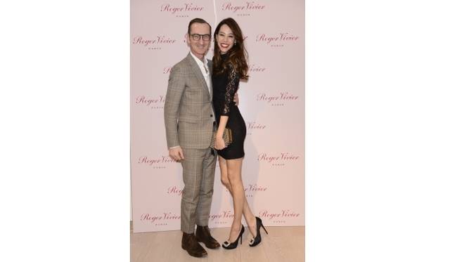 <strong>Roger Vivier｜銀座松屋オープン記念、レセプションパーティ開催</strong> モデルのエミ レナータとブルーノ・フリゾーニ氏
