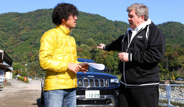 塩見智氏と、開発責任者のジョン・ボンザック氏