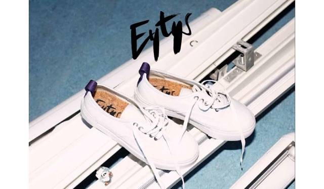 <strong>Eytys｜新進ブランド、エイティーズがDSMGにてインスタレーションを開催</strong>　