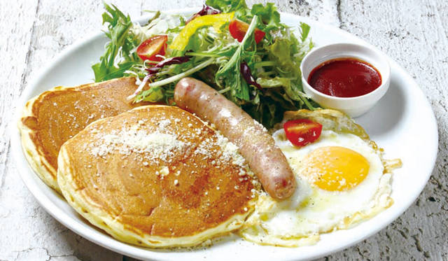 「目覚めの朝食パンケーキセット」 1080円