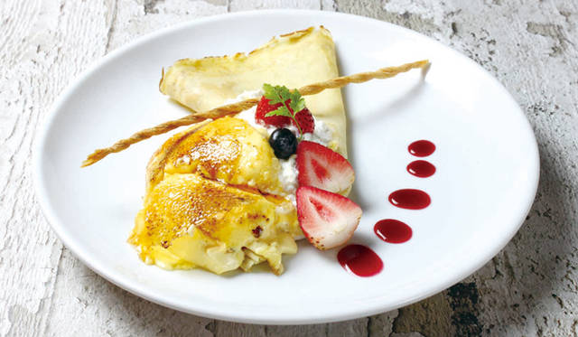 「クレームブリュレのクレープ～ラズベリーソース～」 1080円