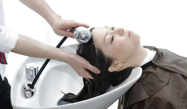 <strong>uka｜ウカ</strong>　uka丸の内KITTE店にて