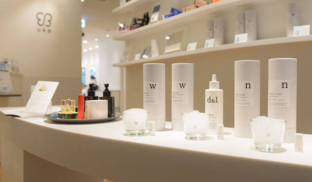 <strong>uka｜ウカ</strong>　uka丸の内KITTE店にて