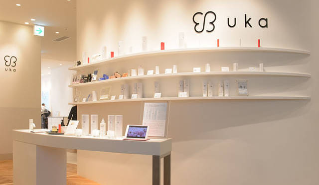 <strong>uka｜ウカ</strong>　uka丸の内KITTE店にて