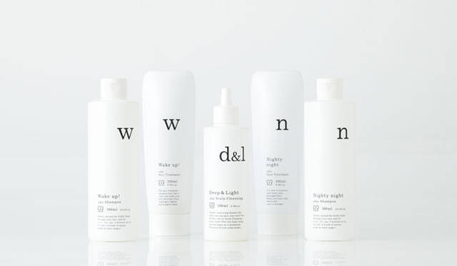 <strong>uka｜ウカ</strong>　ウカ ヘッドセラピー シリーズ<br>左から、ウカシャンプー ウェイクアップ！　[300mL] 3150円、ウカヘアトリートメント ウェイクアップ！　[200mL] 3465円、ウカスカルプクレンジング ディープ＆ライト　[200mL] 3150円、ウカヘアトリートメント ナイティナイト　[200mL] 3465円、ウカシャンプー ナイティナイト　[300mL] 3150円