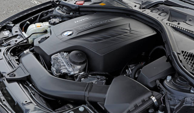 435iに搭載する直列6気筒ツインパワーターボ エンジンは、最高出力225kW（306ps）/5,800rpm、最大トルク400Nm（40.8kgm）/1,200-5,000rpmを発揮