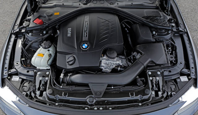 435iに搭載する直列6気筒ツインパワーターボ エンジンは、最高出力225kW（306ps）/5,800rpm、最大トルク400Nm（40.8kgm）/1,200-5,000rpmを発揮