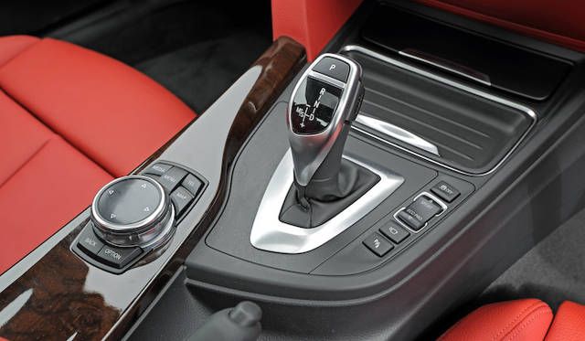 組み合わされるトランスミッションは8段オートマチック