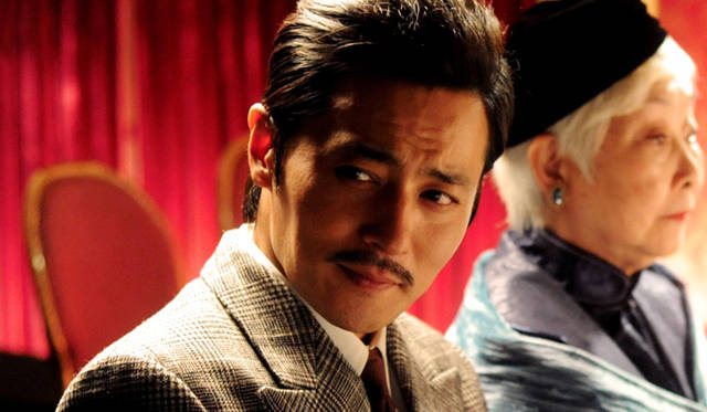 韓国を代表するビッグ・スター、チャン・ドンゴンは、放蕩生活を送るプレイボーイに扮する　© 2012 ZonboMedia