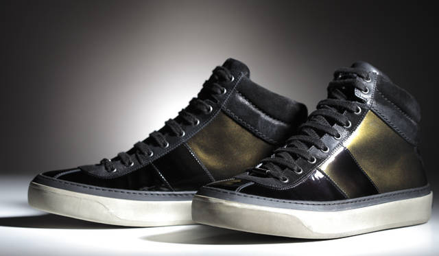 <strong>JIMMY CHOO｜ジミー チュウ</strong>　スニーカー9万1350円 ※2014年1月1日より新価格9万3450円に変更（阪急メンズ東京 2階）<br />※阪急メンズ東京は1月2日より営業