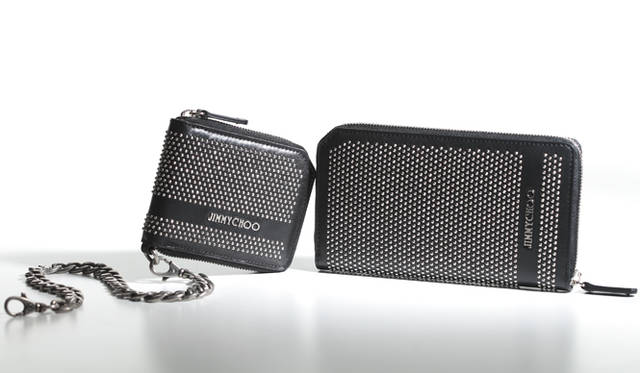 <strong>JIMMY CHOO｜ジミー チュウ</strong>　ミニスタッズ付きチェーン財布9万300円 ※2014年1月1日より新価格9万7650円に変更<br />ミニスタッズ付き長財布8万1900円 ※2014年1月1日より新価格8万9250円に変更（阪急メンズ東京 2階）<br />※阪急メンズ東京は1月2日より営業
