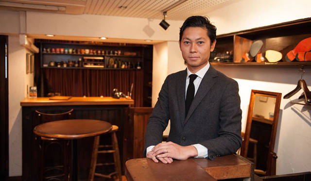 002_hankyu 長谷川氏はもうすぐ30歳。ブリフトアッシュは靴好きにはおなじみのシューズラウンジ