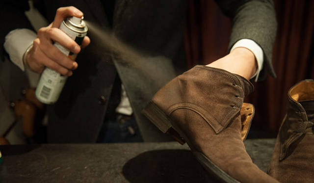 033_hankyu スウェード(10) ダークブラウンのスウェードスプレーは、色の補正と防水、栄養補給も兼ねる