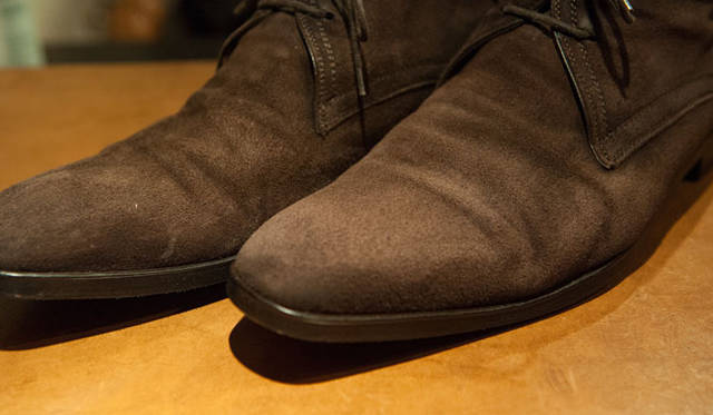 036_hankyu スウェード(13) 手前が手入れ後