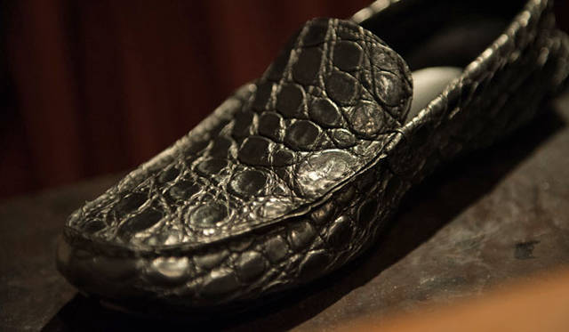 045_hankyu エキゾチックレザー(8) 符のあいだまでツヤが出る