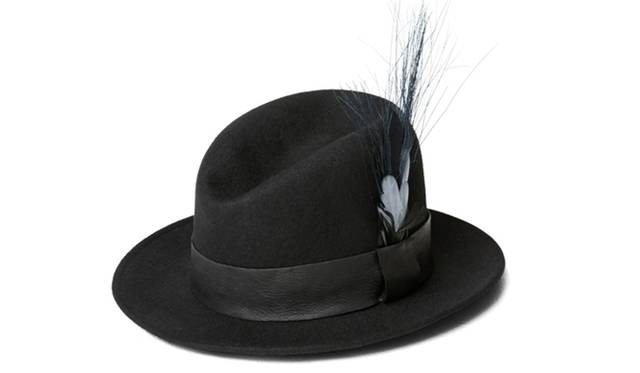 <strong>DIESEL BLACK GOLD｜ホリデーシーズンに最適なコレクション</strong>　ハット　1万9740円