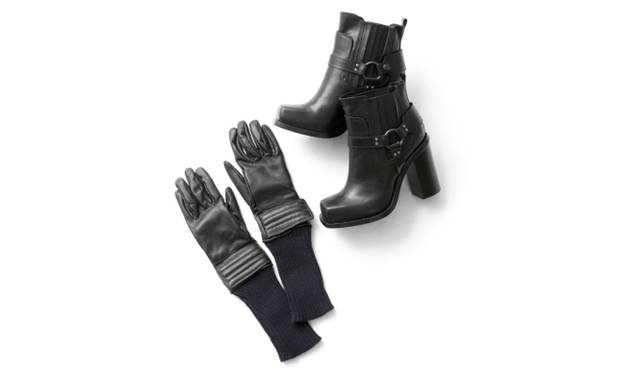 <strong>DIESEL BLACK GOLD｜ホリデーシーズンに最適なコレクション</strong>　グローブ　3万8850円、ショートブーツ　9万9750円