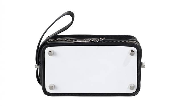 <strong>DIESEL BLACK GOLD｜ホリデーシーズンに最適なコレクション</strong>　クラッチバッグ　8万9250円