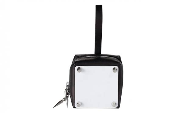 <strong>DIESEL BLACK GOLD｜ホリデーシーズンに最適なコレクション</strong>　クラッチバッグ　5万7750円