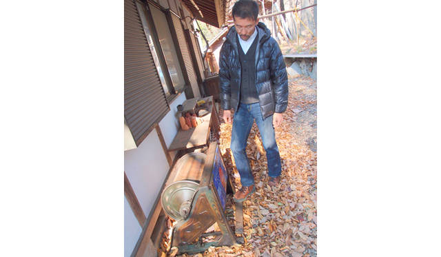 <strong>特集｜「パーマカルチャーデザイン」を暮らしのなかに</strong>　今でも使えるという足踏み脱穀機