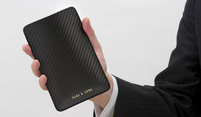 <strong>hide kasuga 1896</strong> 新素材ソフトカーボンのタブレットケース