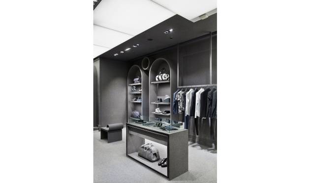 <strong>VIKTOR&ROLF｜フランスでは初となる旗艦店をパリ1区にオープン</strong>　