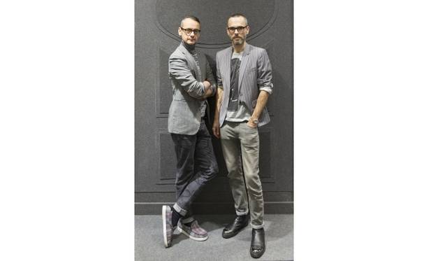 <strong>VIKTOR&ROLF｜フランスでは初となる旗艦店をパリ1区にオープン</strong>　（左より）ヴィクター・ホスティン、ロルフ・スノラン