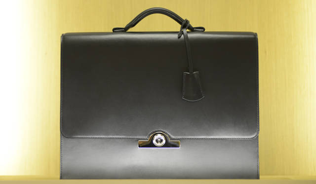 moynat_interior_01_665 男性向けのブリーフケースも展開されている