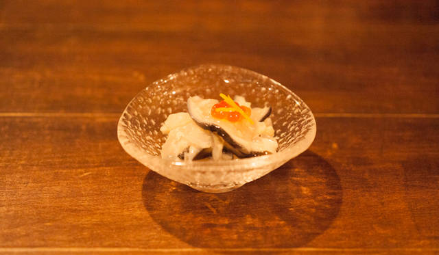 <strong>角田陽太｜東京浪漫酒場</strong>　代田橋「しゃけ小島」　氷頭。しゃけの頭の軟骨の酢漬け