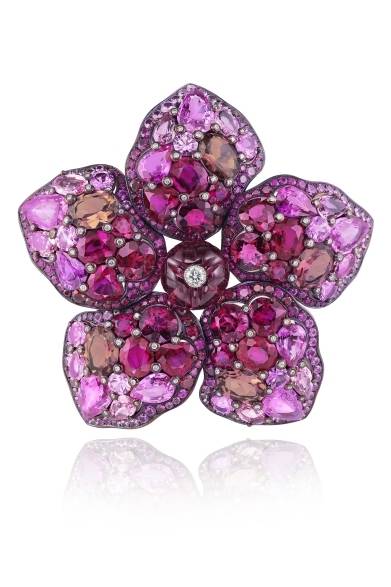 <strong>Chopard｜伊勢丹新宿店ザ・ステージで期間限定イベント『パッション』を開催</strong><br /><br />ショパールが毎年カンヌ国際映画祭で発表する「レッドカーペット コレクション」のハイジュエリーも展示<br /><br />日程│1月15日（水）～1月21日（火）<br />会場│伊勢丹新宿店　本館1階＝ザ・ステージ<br />東京都新宿区新宿3-14-1<br /><br />ショパール ジャパン プレス<br />Tel.03-5524-8922