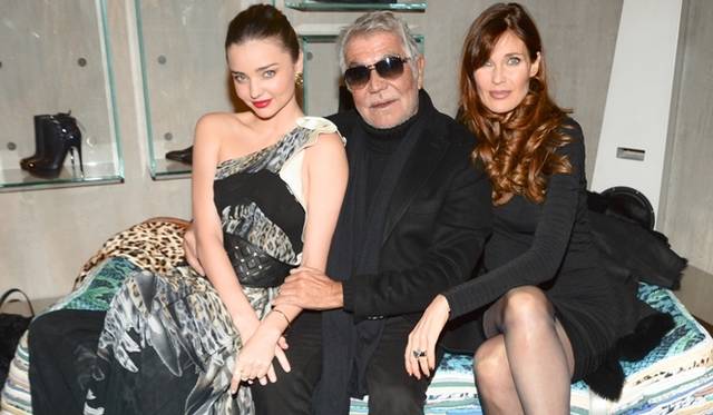 <strong>Just Cavalli｜豪華セレブが集結！　オープニングパーティを開催</strong>　（左より）モデルのミランダ・カー、ロベルト・カヴァリ氏、女優のキャロル・アルト