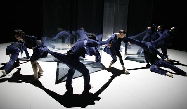 <strong>ART｜『PLAY 2 PLAY－干渉する次元』（改訂版再演）</strong>　　2007年初演より　Photo: Kishin Shinoyama